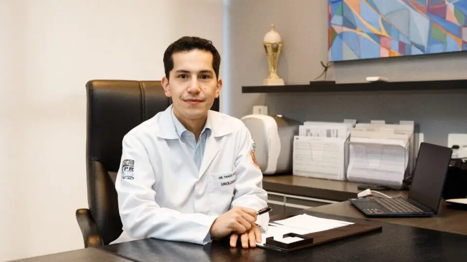 Cuidar da saúde do homem é um compromisso diário. Com conhecimento, tecnologia e atenção individualizada, o Dr. Thiago Hota transforma prevenção em qualidade de vida.