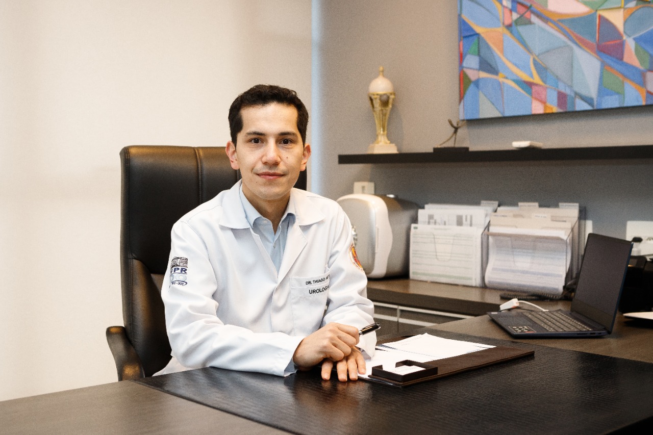 Cuidar da saúde do homem é um compromisso diário. Com conhecimento, tecnologia e atenção individualizada, o Dr. Thiago Hota transforma prevenção em qualidade de vida.