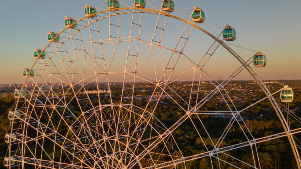 Roda gigante, barco e hotel 5 estrelas: Foz do Iguaçu tem réveillon para variados gostos e bolsos