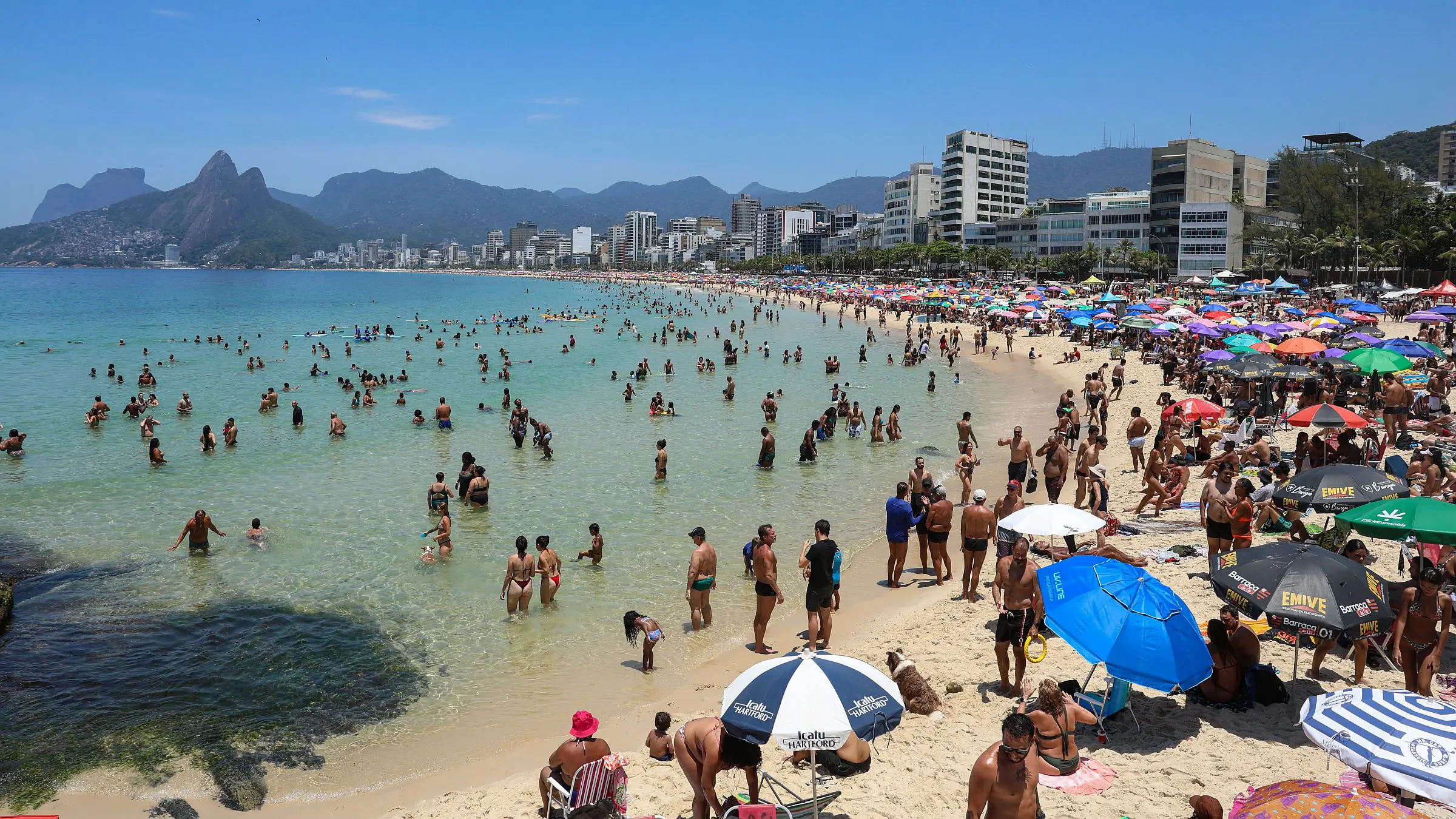 praia lotada rio de janeiro economia