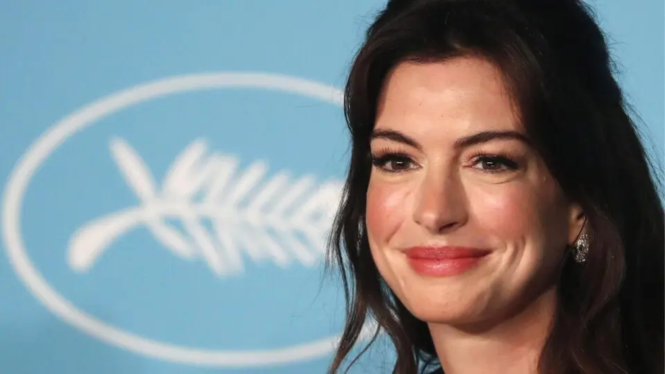 Atriz Anne Hathaway, fotografada durante o festival de Cannes em 2022.