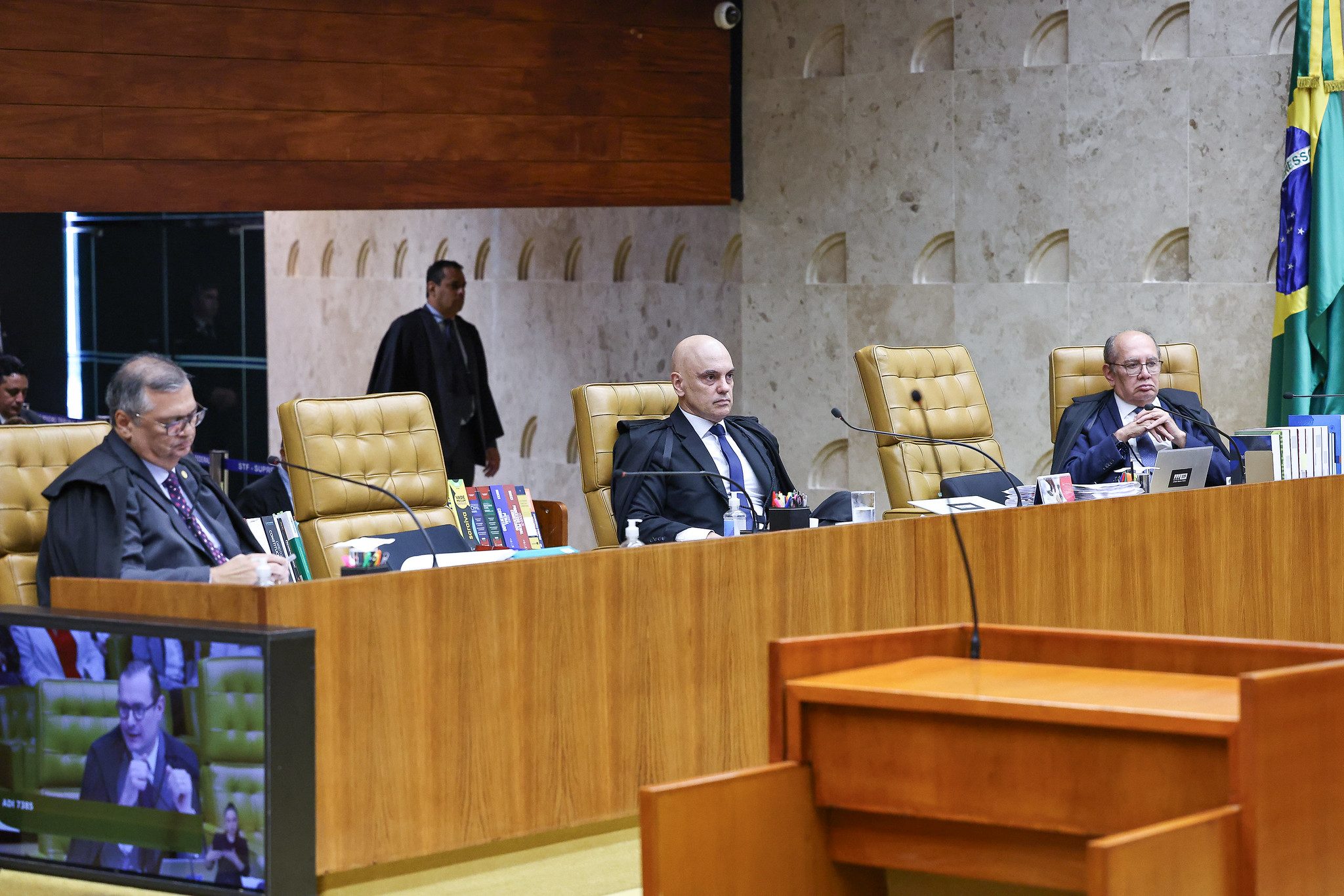 Há cerca de 70 pedidos de impeachment de ministros do STF na mesa da presidência do Senado. Moraes é o principal alvo.