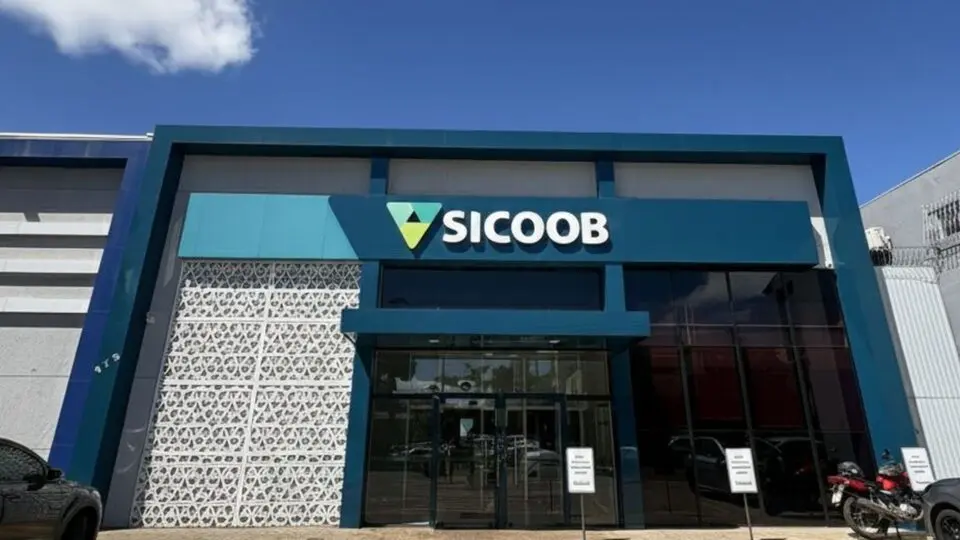 Há 25 anos, o Sicoob Três Fronteiras transforma cooperação em desenvolvimento. A única instituição financeira com sede em Foz do Iguaçu que cresce junto com a região, fortalecendo comunidades no Oeste do Paraná e no Rio Grande do Sul.