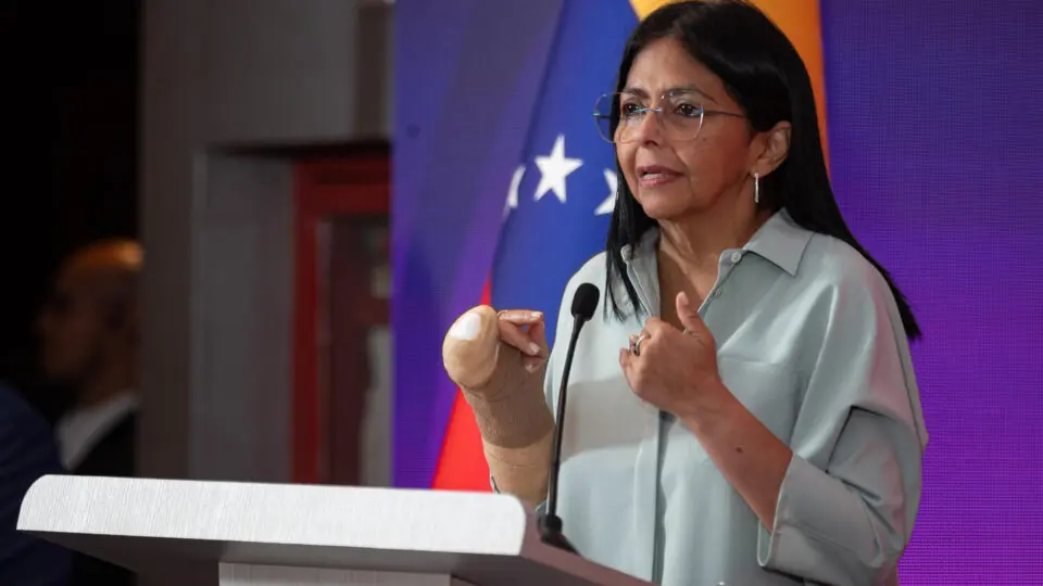 A vice-presidente executiva da Venezuela, Delcy Rodríguez, durante conferência no dia 25 de maio de 2025, em Caracas, capital da Venezuela.