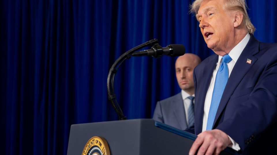 Trump publica vídeo que zomba das bravatas de Maduro desafiando EUA a capturá-lo