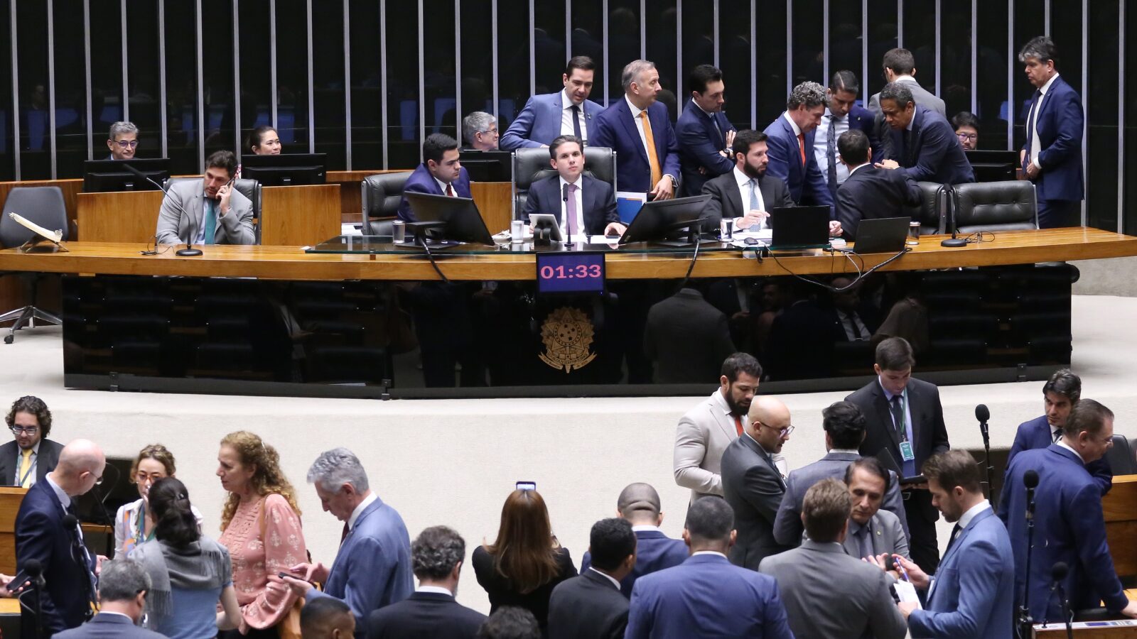 Plenário da Câmara dos Deputados: em meio ao ruído, parlamentares votaram projetos importantes em 2025.