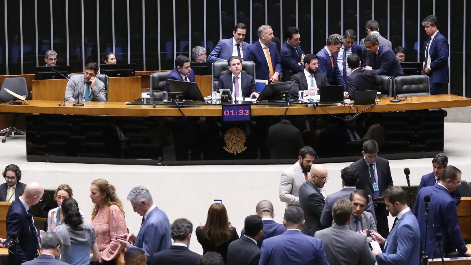 Plenário da Câmara dos Deputados: em meio ao ruído, parlamentares votaram projetos importantes em 2025.