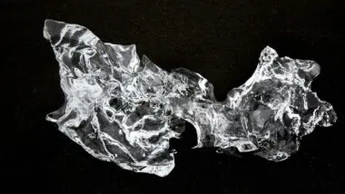 Cientistas capturam imagens de cristais em metal líquido pela primeira vez.