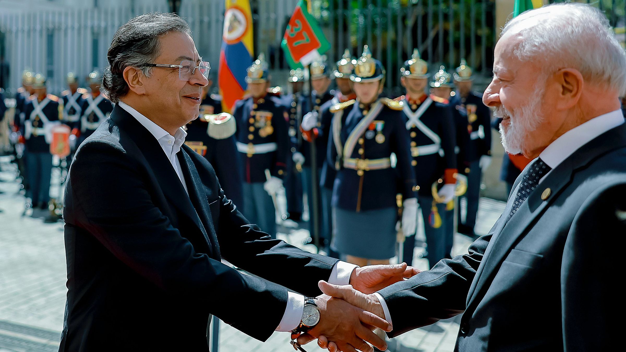 Gustavo Petro e Lula (em foto de agosto de 2025) foram os líderes sul-americanos mais enfáticos na crítica à prisão de Nicolás Maduro.