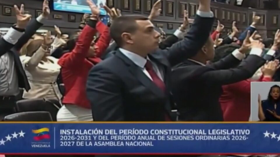 Venezuela prende diversos jornalistas durante cobertura da posse de Delcy Rodríguez