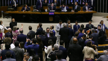 Em 2025, Câmara dos Deputados aprovou propostas como o PL da Dosimetria, a derrubada do aumento do IOF, a isenção do IR, entre outros. Imagem referente a matéria