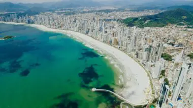Balneário Camboriú lidera ranking de imóveis mais caros do país; veja o levantamento das cidades mais caras