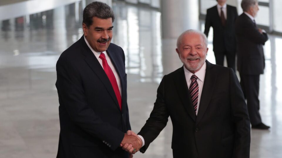 Enquanto os EUA mudam sua estratégia, a diplomacia do Brasil está presa nos anos 1990