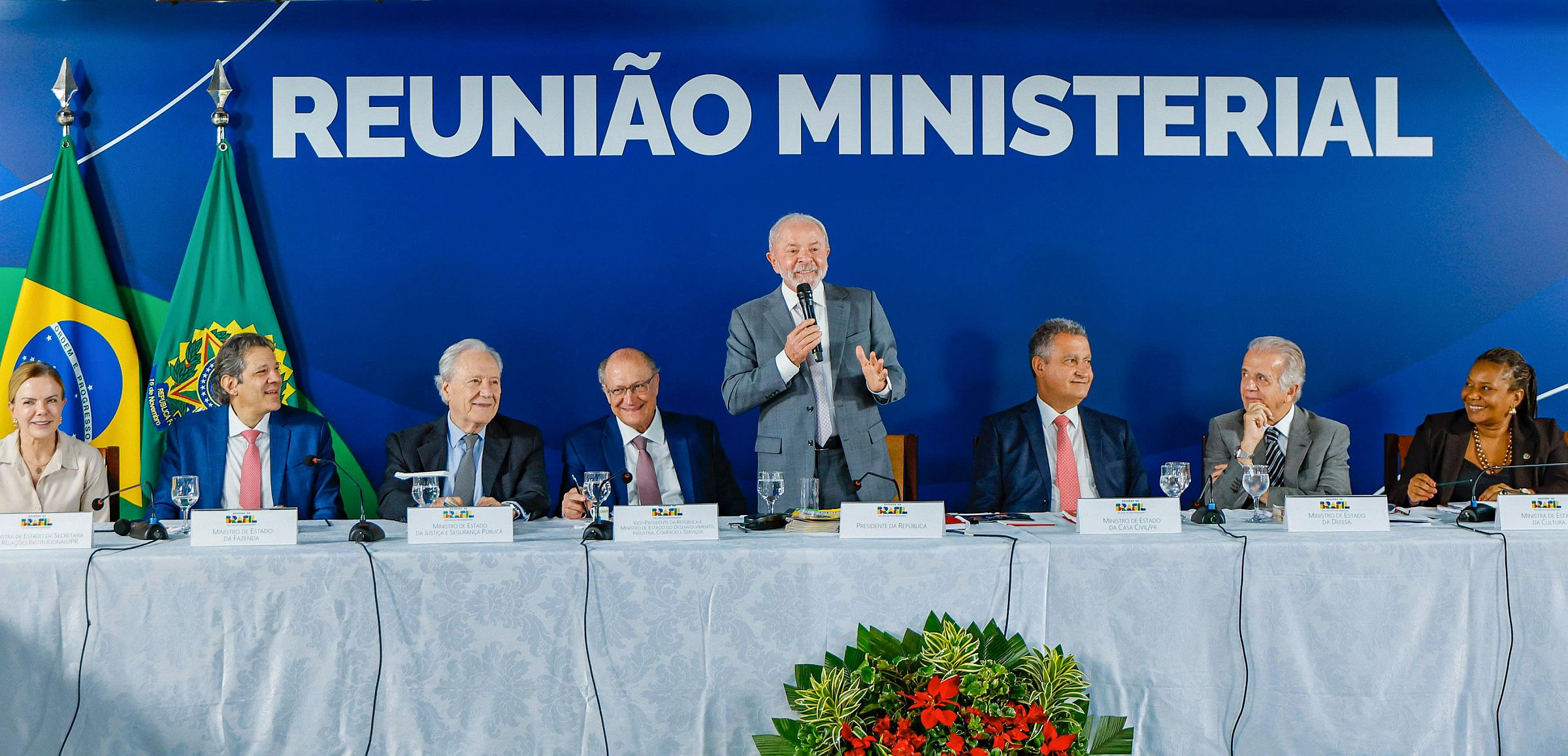 O presidente Lula discursa durante reunião ministerial em 17 de dezembro de 2025.