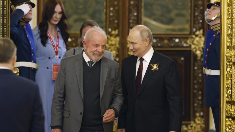 Trump dá sinal verde a PL que prevê sanções à Rússia e aliados comerciais como o Brasil