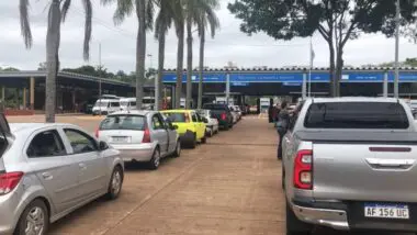 Fila na aduana: Argentina reforça fiscalização na fronteira e brasileiros enfrentam filas de 4 horas sob sol de 40°C