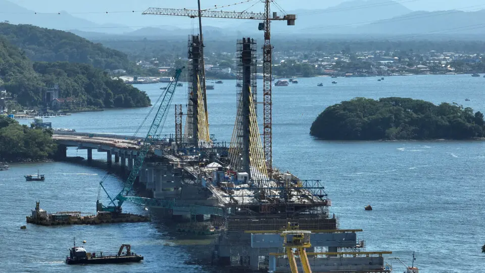 A Ponte de Guaratuba integra o conjunto de obras que consolidaram o investimento recorde do Paraná e sustentam a expectativa de novos aportes em 2026.