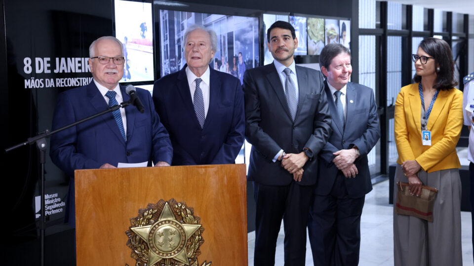 Fachin cita “sacrifícios pessoais” de Moraes e diz que 8 de janeiro foi “premeditado”