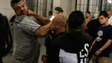 Ato pelo 8 de janeiro na USP acaba em agresões entre grupos de direita e esquerda