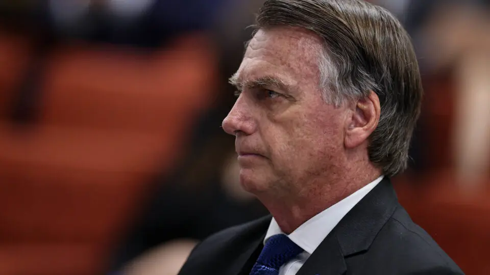 Moraes pede parecer da PGR sobre pedidos de Bolsonaro por Smart TV, leitura e assistência religiosa