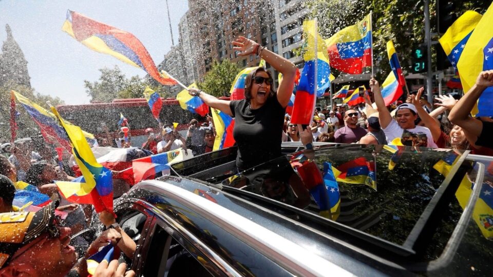 Maduro preso: venezuelanos comemoram, esquerda lamenta