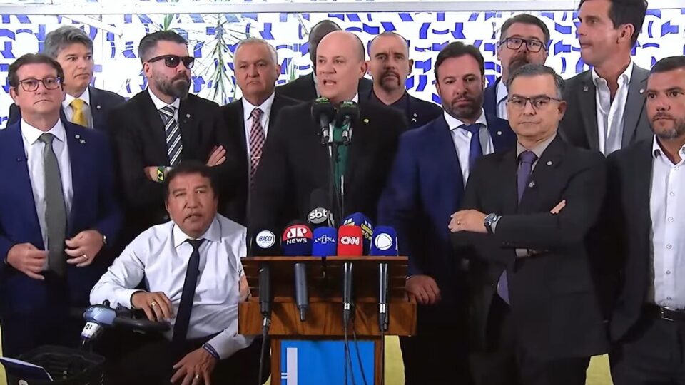 Oposição pressiona por impeachment de Moraes e mira vetos de Lula