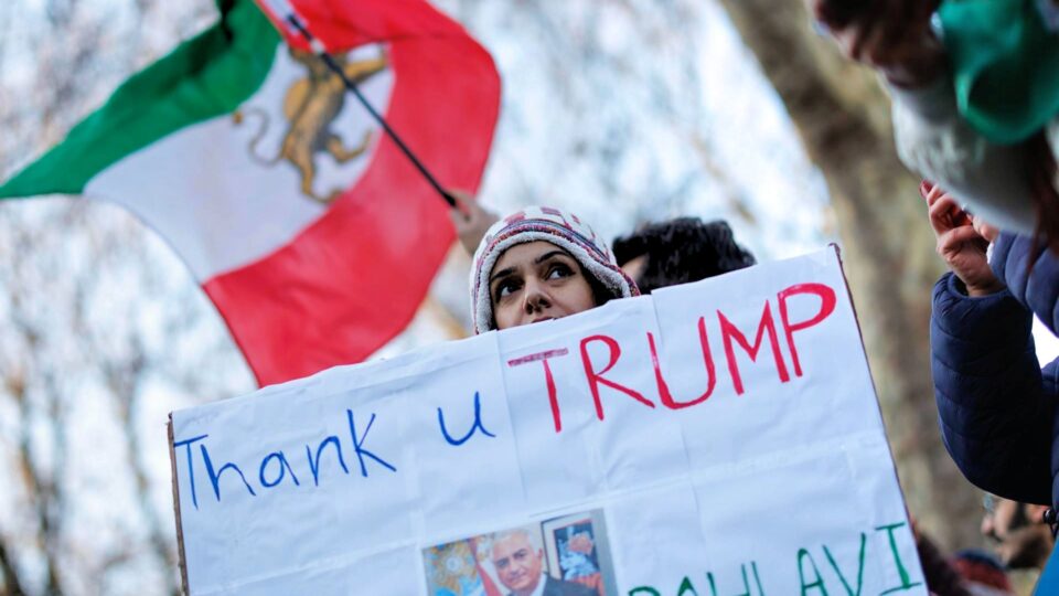 Filho do Xá convoca revolução no Irã e aposta em colapso econômico