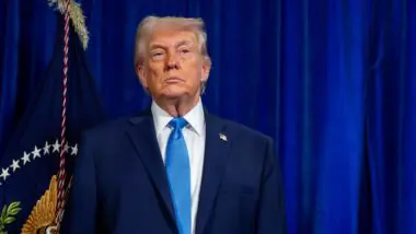 Decreto assinado pelo presidente dos EUA, Donald Trump, trata do controle e da proteção das receitas do petróleo da Venezuela mantidas em contas americanas.