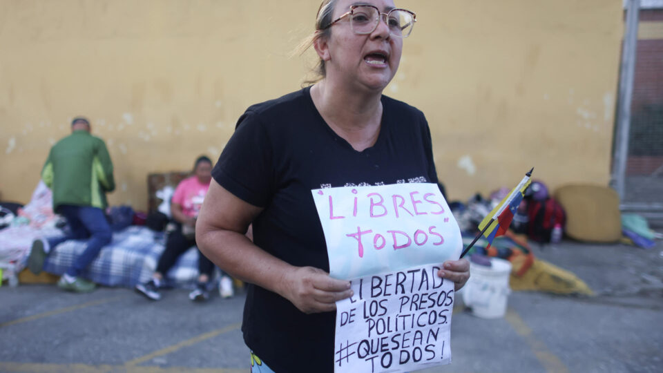 Policial acusado de “traição à pátria” morre sob custódia na Venezuela