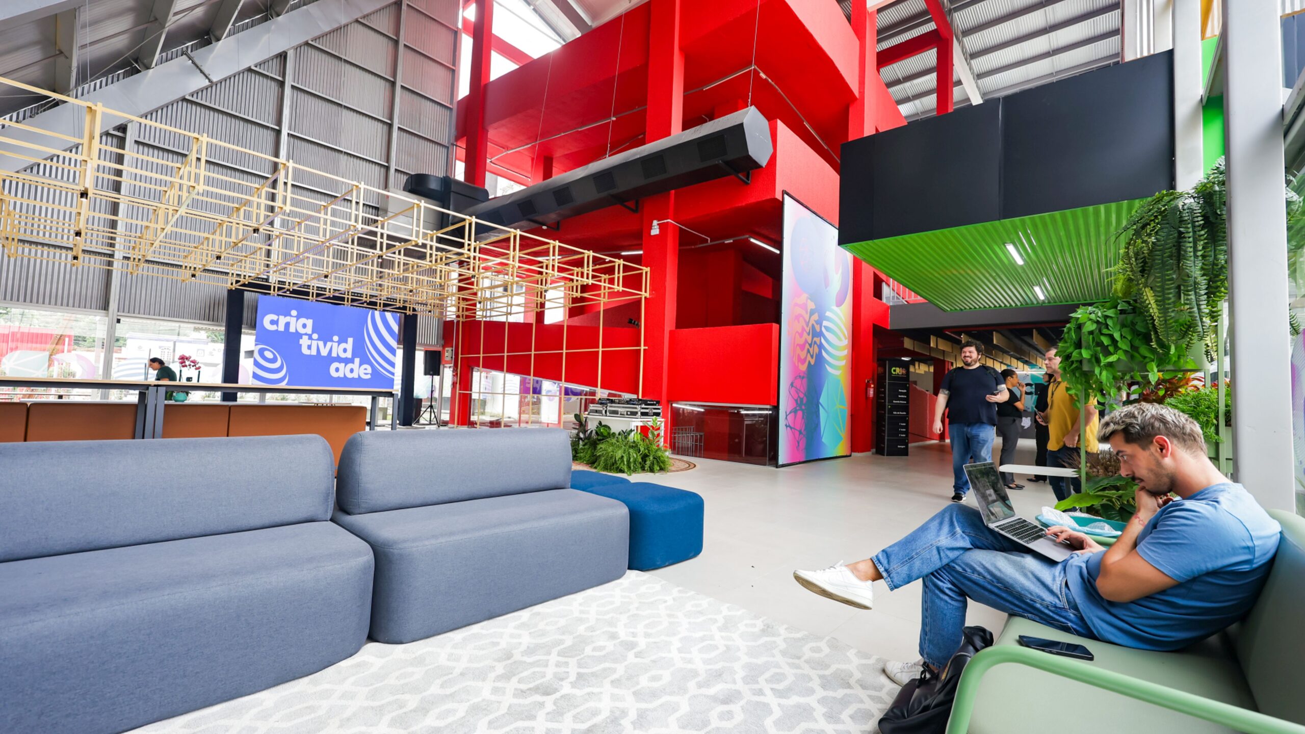 Centros de Inovação oferecem infraestrutura, conexões e apoio a empreendedores, startups e profissionais em todas as regiões do estado.