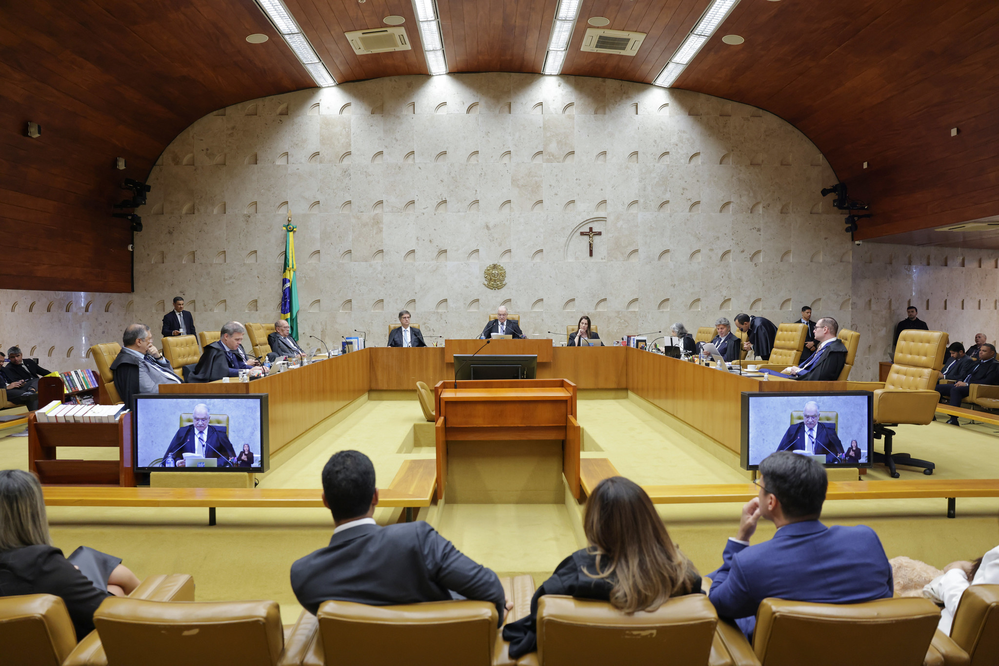 STF julgará ações da Ajufe e da AMB contra a resolução do CNJ que restringe manifestações de juízes nas redes sociais.
