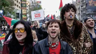 Manifestantes a favor da Palestina durante ato em Bucareste, na Romênia, no ano passado.