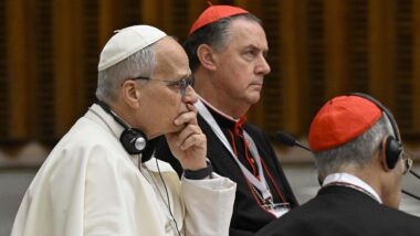 Leão XIV durante a primeira sessão do consistório extraordinário, em 7 de janeiro. Imagem referente a matéria