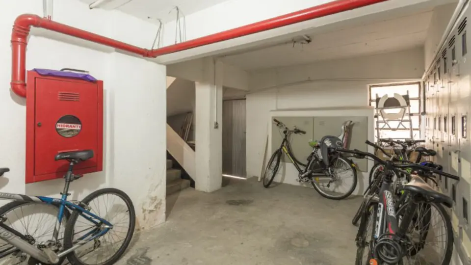 O bunker do Edifício Marumby integra o imaginário do pós-guerra e reforça o caráter histórico do prédio, construído em 1948, quando o medo de conflitos globais também influenciava a arquitetura urbana de Curitiba.