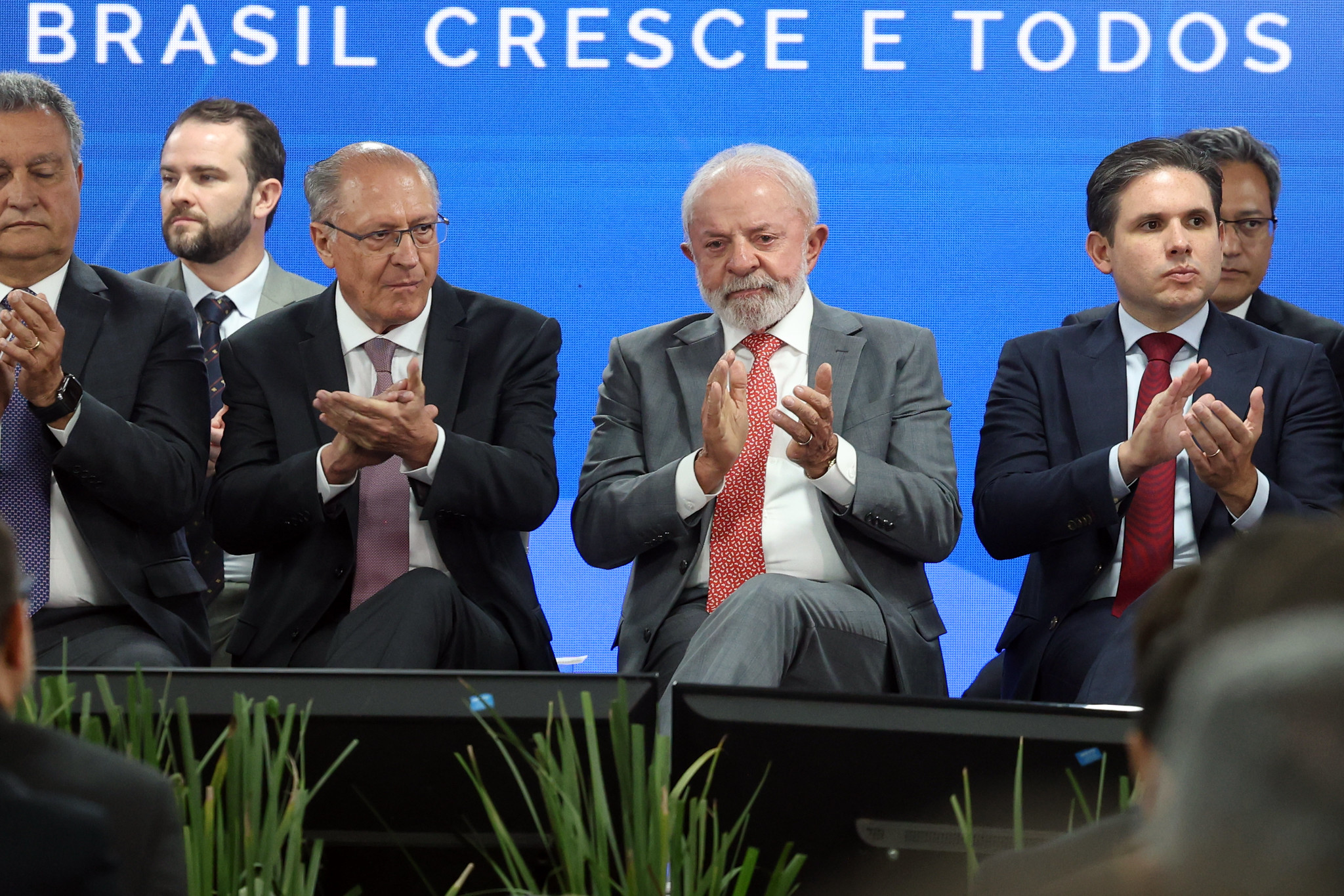 Lula defende convivência civilizada durante a cerimônia de sanção da última etapa da regulamentação da reforma tributária.