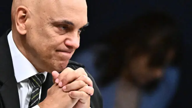 Com medo e raiva, Moraes abre novo inquérito do fim do mundo