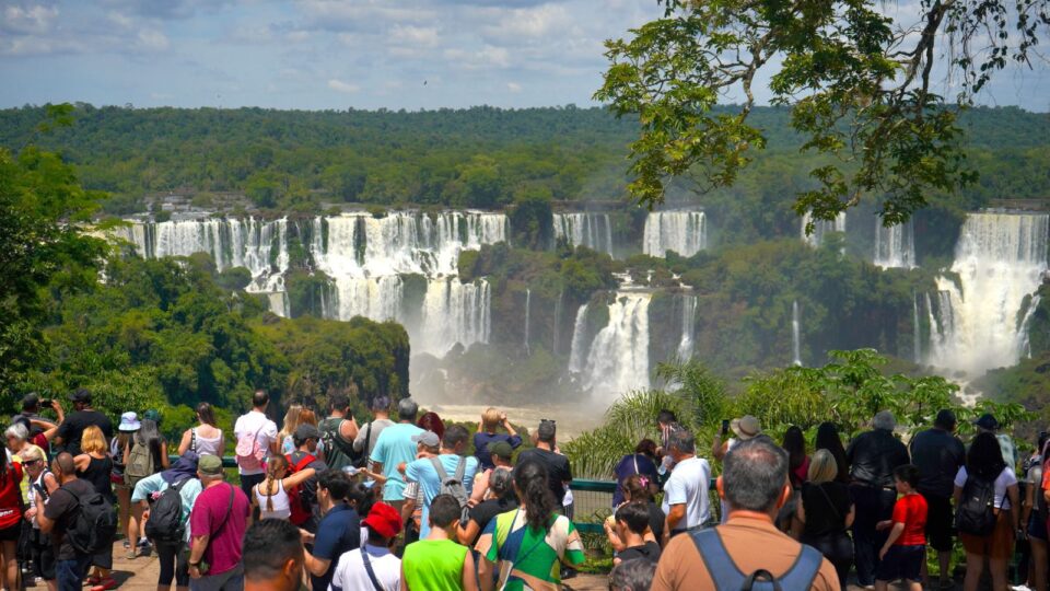 Cataratas do Iguaçu batem recorde histórico com mais de 3,5 milhões de visitantes em 2025