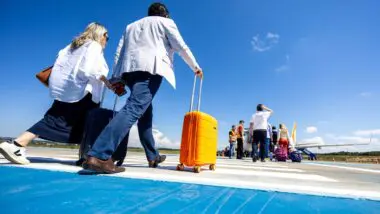 Passageiros no aeroporto de Correia Pinto; movimentação aeroportos de Santa Catarina