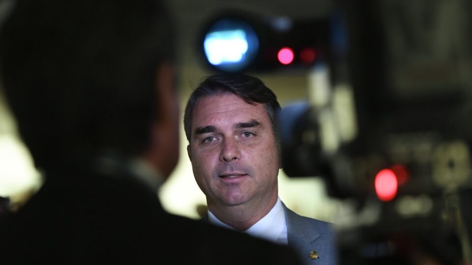 Flávio Bolsonaro reforça a candidatura e busca unidade com a centro-direita