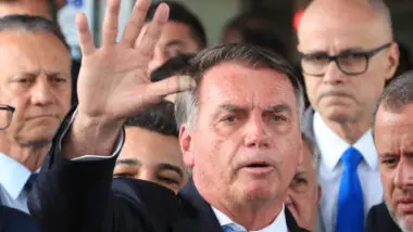 PGR é contra smart TV para Bolsonaro por risco de acesso à internet