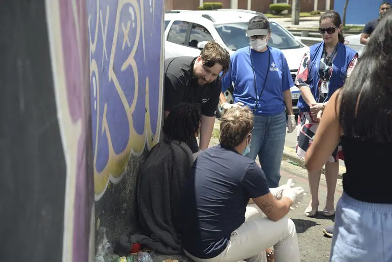 Segundo a Prefeitura de Curitiba, a nova política de internação involuntária integra saúde, assistência social e segurança pública na abordagem a situações extremas envolvendo pessoas em situação de rua.