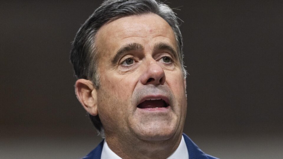 Diretor da CIA se reúne com ditadora interina da Venezuela, revela jornal