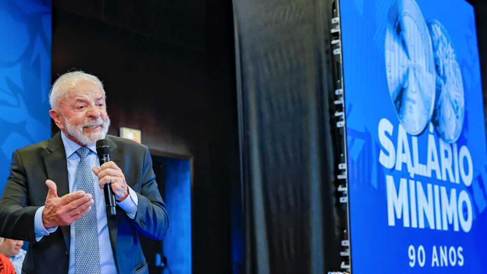 Lula critica valor do salário-mínimo: “muito baixo, precisa subir”