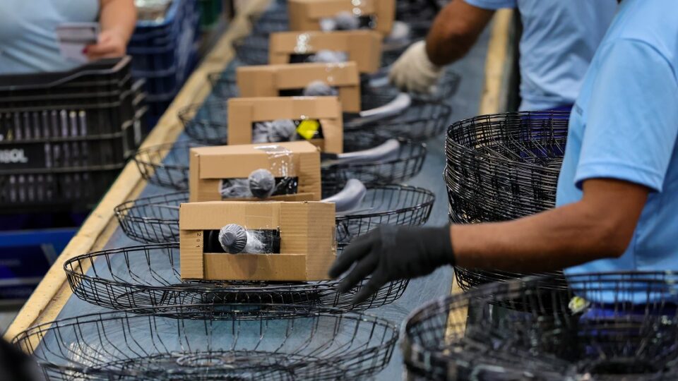 SC cresce acima do Brasil em 2025, mas varejo inicia 2026 com cautela