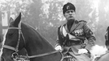 O ditador italiano Benito Mussolini: para George Orwell, já em 1946 o termo “fascismo” havia sido tão usado como insulto político que começava a perder sentido — um alerta que ajuda a entender a banalização de rótulos no debate atual