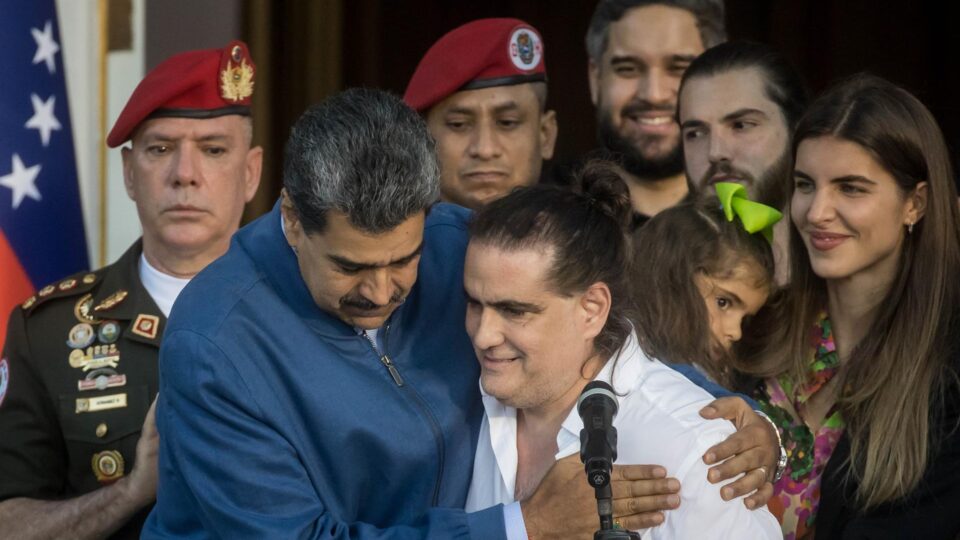 Ministro apontado como “laranja” de Maduro é demitido na Venezuela