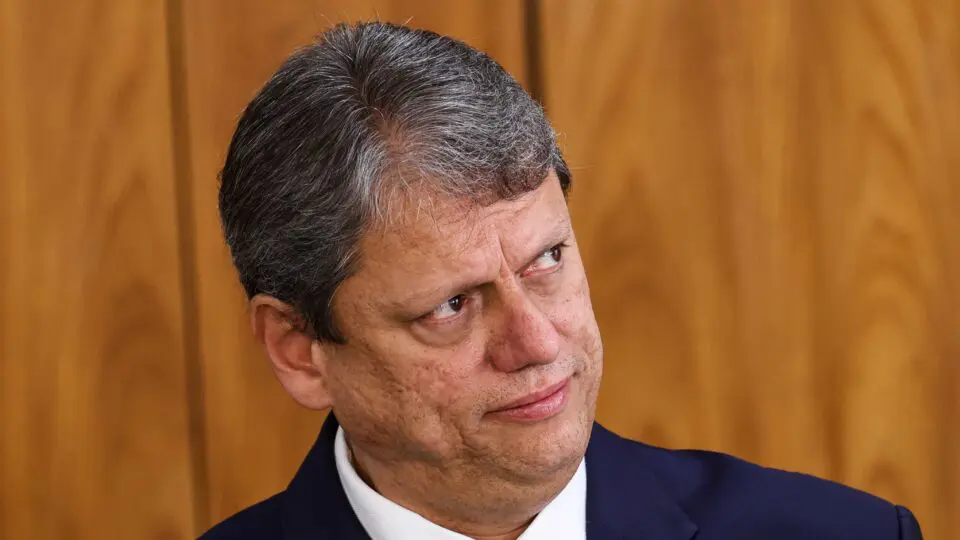 Segundo reportagem, perfis nas redes teriam mudado comportamento em relação ao governo de Tarcísio de Freitas em SP