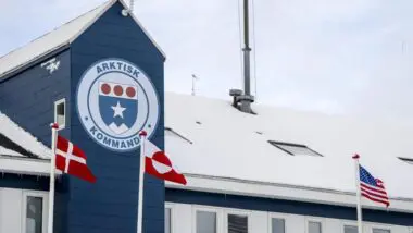 Países europeus reforçam a segurança no Ártico em apoio à Groenlândia após ameaças de Donald Trump e discutem resposta conjunta na Otan e na União Europeia