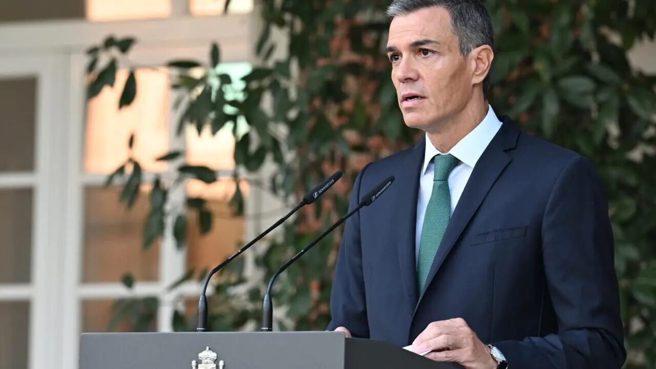 Pedro Sánchez alerta que uma invasão dos EUA à Groenlândia enfraqueceria a Otan e beneficiaria Vladimir Putin.