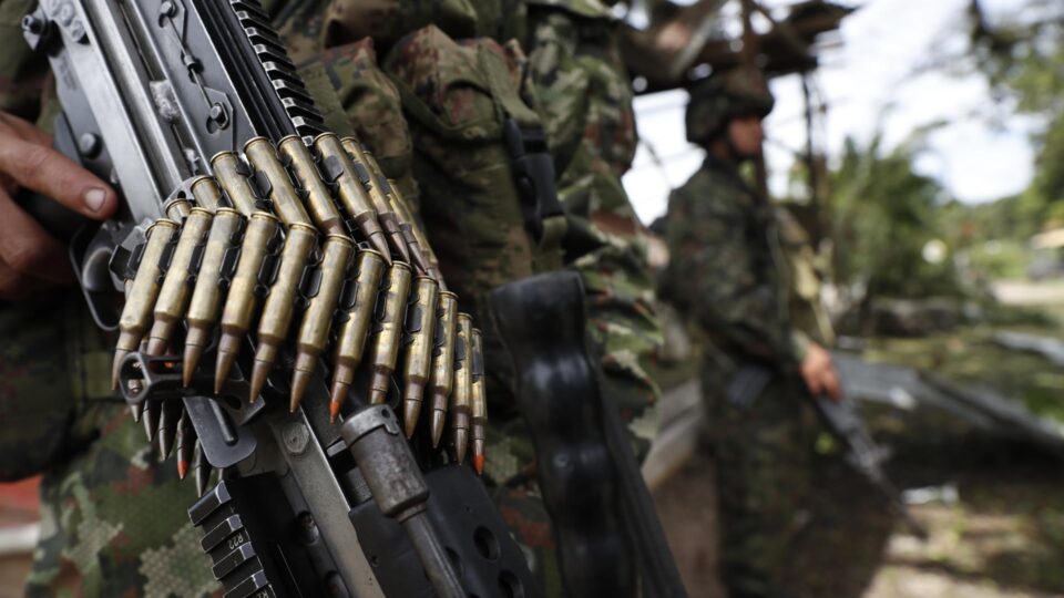Confrontos entre guerrilheiros de esquerda deixa 27 mortos na Colômbia